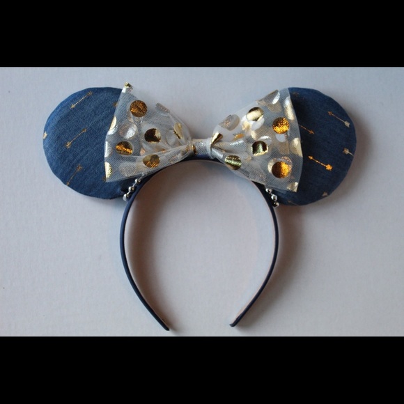 Minnie Mouse eats - Picture 4 of 10